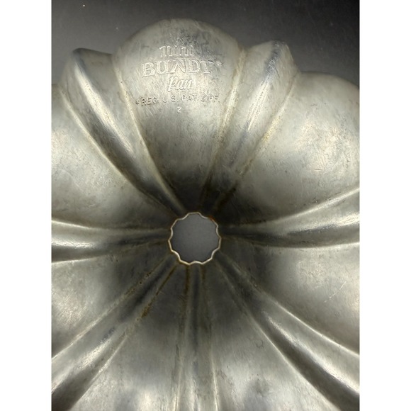 Nordic Ware Mini Bundt Pan Cake Heavy Cast Aluminum Vintage  9" x  3.5" - Picture 3 of 8